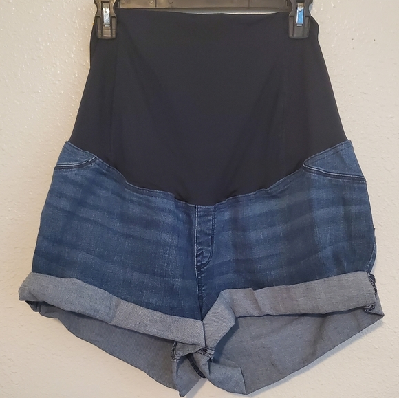 Isabel Maternity by Ingrid & Isabel Pants - Isabel maternity  midi short.